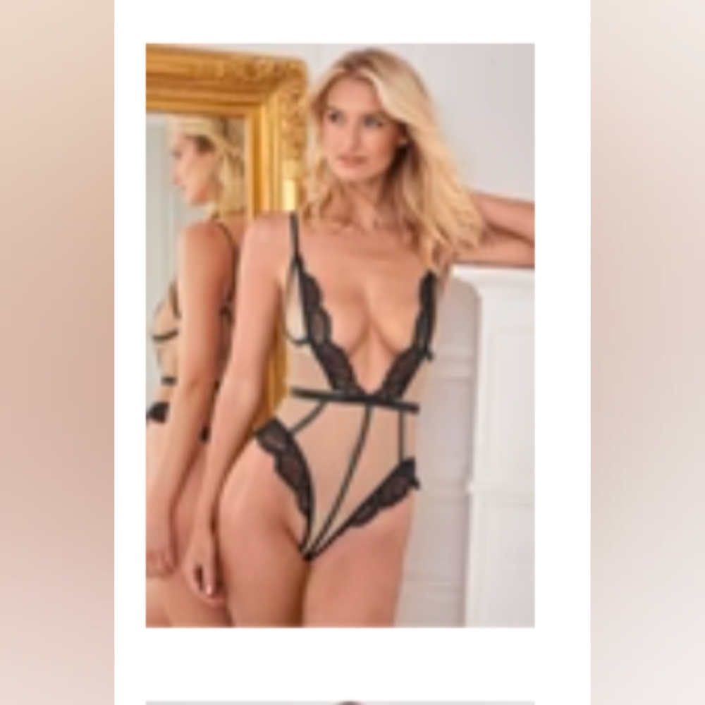 NIB lace plunge teddy beautiful, sexy with fun double strap back Bodysuit